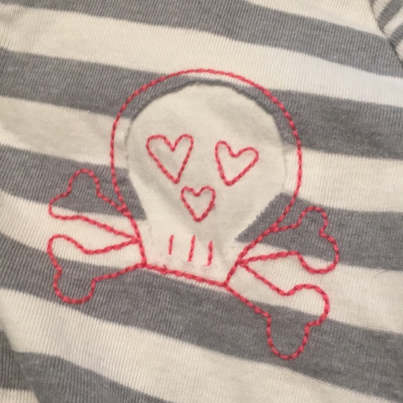 Hoodie top girls Sz 14 striped cross bones long sleeve skull stitch - Picture 2 of 3